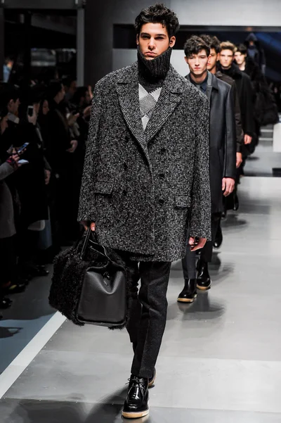 Look 32